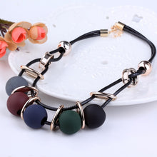 Load image into Gallery viewer, Nuovi cerchi palla perla simulata pendente della collana lunga donna catena nera gioelleria raffinata e alla moda del regalo all